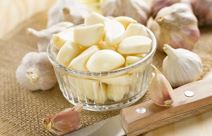 vaginal itching: Eat garlic!